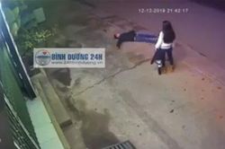 Cãi nhau với bạn gái, nam thanh niên đập gạch vào đầu rồi nằm lăn ra đường giả vờ ngất nhưng cái kết khiến dân mạng cười nắc nẻ