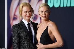 Thiên nga nước Úc 'đọ dáng' trang phục cùng 'người tình tin đồn' của Brad Pitt đẹp bất phân thắng bại