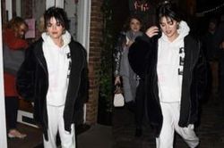 Selena Gomez lại gây bão khi cắt mái thưa, nhìn kiểu gì vẫn đầy thu hút bất chấp mọi yếu tố dìm hàng