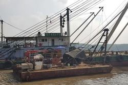 Tiếp tục khắc phục sự cố chìm tàu trên sông Lòng Tàu