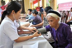 Dựa vào cộng đồng để chăm sóc sức khỏe người cao tuổi