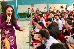 Nghệ sĩ Thanh Hằng xúc động vì học sinh yêu dân ca