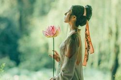 Sống trên đời 'khù khờ' một chút lại hạnh phúc viên mãn vô cùng