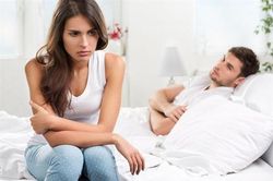 Vợ không thể ngờ chồng làm việc này khi thấy mình 'nguội ngắt chuyện phòng the'