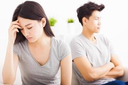 Vợ trẻ không ngờ tình huống oái oăm này lại 'vạch tội' chồng ngoại tình