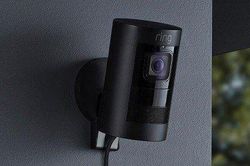 Bé gái 8 tuổi hoảng loạn vì bị Hacker quấy rối qua camera an ninh