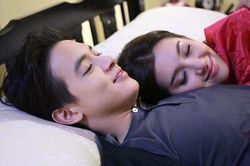 Thất tình trai giàu, em tặc lưỡi lấy ngay anh bán rau đầu ngõ, ngờ đâu đêm tân hôn sau màn nồng nàn anh cười hỉ hả bưng ra 'nộp' cho vợ cả hộp 50 cây vàng!