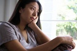 Đêm nào cũng nghe tiếng khóc xé lòng phát ra ở phía dưới nhà, tôi lặng lẽ tìm hiểu thì rụng rời khi biết sự thật phía sau