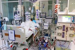 Bé gái suýt chết chỉ sau 3 ngày bị sốt