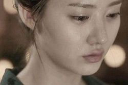 Đau đớn tận cùng khi tôi đang chăm con trong viện thì ở nhà mẹ chồng dọa tự tử để ép chồng tôi ly hôn