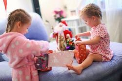 Gợi ý tặng quà Noel cho bé gái