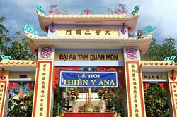 Đến đền Am Chúa tạ ơn nữ thần Thiên Y A Na