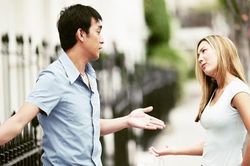 Ăn chơi quên 'chùi mép', chồng không ngờ có ngày bị gái đến 'bắt vạ' giữa nhà