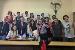 Tổng thống Argentina vừa nhậm chức đã đi trông thi
