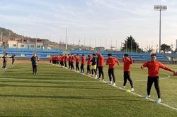 U23 Việt Nam tập nhẹ dưới giá lạnh tại Hàn Quốc