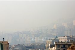 Nhiều trường học ở Iran đóng cửa do khói bụi ô nhiễm dày đặc