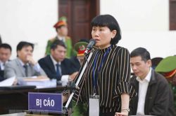 Hai cựu bộ trưởng và các đồng phạm trong ngày đầu xét xử