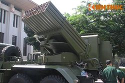 'Bão lửa' BM-21 Việt Nam tự động hóa, kíp lái yên tâm ngồi hầm khai hỏa