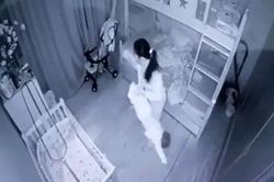 Bắt giam người giúp việc dốc ngược bé gái ở TP Vinh