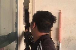 Hàng chục nhà dân sụt lún, rạn nứt tại Hà Nội