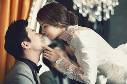 Trót lên giường với sếp già, nhìn thứ anh để lại tôi chỉ khinh bỉ cười