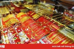 Đang gom vàng cất vô tủ thì bị cướp
