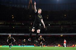 Arsenal, bâng khuâng giữa hai con đường
