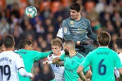Đêm của Thibaut Courtois: Hai mét chiều cao để với tới chức vô địch