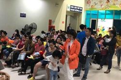 Trẻ nhỏ ồ ạt nhập viện vì cúm mùa và bệnh lý hô hấp