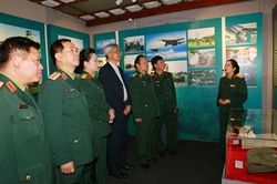 Trưng bày gần 300 hình ảnh, tài liệu, hiện vật về chủ đề 'Quân với dân một ý chí'
