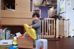 Con khóc mãi không nín mỗi khi mẹ vắng nhà, bố làm điều sốc