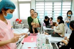 Bệnh cúm vào mùa, trẻ nhỏ 'đua nhau' nhập viện