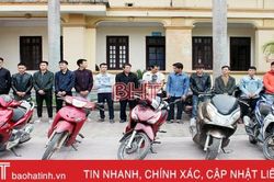 Bắt 14 con bạc thâu đêm suốt sáng với trò đỏ đen
