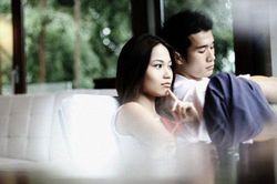 Trò hèn hạ của chồng khi bị bắt quả tang ngoại tình