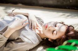 Muốn chồng mê vợ cả đời không thèm ngoại tình, phụ nữ phải nhớ 4 tuyệt chiêu này