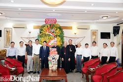 Thứ trưởng Bộ Công an Bùi Văn Nam thăm Tòa giám mục Giáo phận Xuân Lộc