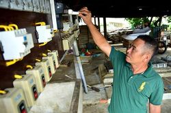 Người tiên phong áp dụng hấp cá bằng điện ở Gio Linh