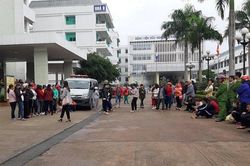 Người nhà 'vây' bệnh viện, tố bác sĩ tắc trách khiến sản phụ thiệt mạng thương tâm
