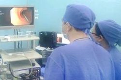 Cấp cứu cùng lúc cho 2 bé trai nuốt đinh nhọn