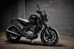 KTM Duke 390 thành xế phượt với phong cách adventure bụi bặm