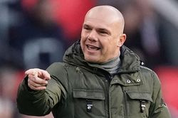 HLV Heerenveen: 'Văn Hậu được đá vì cậu ấy xứng đáng'