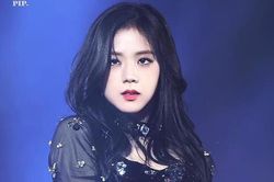 Mặc giản dị, Jisoo Blackpink vẫn 'chiếm sóng' vì visual đỉnh cao