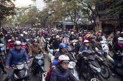 Xe đua nhau công nghệ, tiện ích mới, nhưng còn ô nhiễm khí thải?