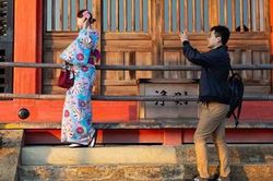 Quá tải khách du lịch, chính quyền Kyoto cấm chụp ảnh ở Gion
