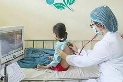 Hy hữu bé gái 5 tuổi uống nhầm thuốc chuột do tưởng là kẹo.