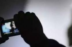 Ông lão 70 tuổi bị tình trẻ 19 tuổi tống tiền bằng clip 'nóng'