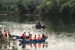 Thuê thuyền đi vãn cảnh, 2 bố con thiệt mạng