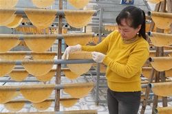 Bánh phồng tôm - một đặc sản miền sông nước Cà Mau