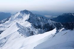 Nga phủ nhận tin tức báo Pháp đưa về căn cứ điệp viên ở núi Alps