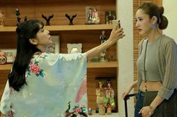 Gặp dâu cũ mẹ chồng mỉa mai dâu cũ: 'Bỏ chị con trai tôi đẻ 1 đàn', ngờ đâu vừa nhìn bức hình trong điện thoại cô đưa cho xem mà bà tái xanh mặt